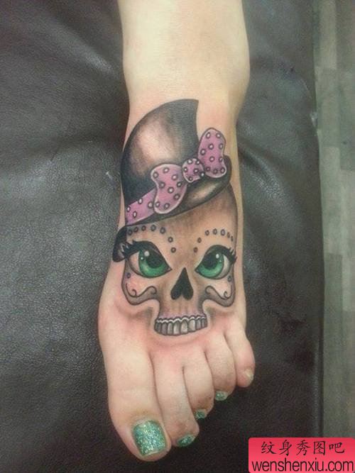 脚背骷髅蝴蝶结文身作品