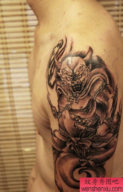 文身秀图吧推荐一幅手臂雷神文身作品