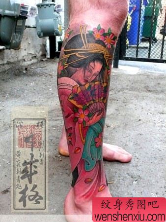 腿部彩色日本艺妓纹身图案作品