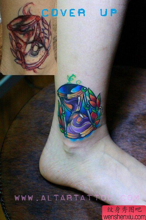 女生脚踝处精美流行的沙漏纹身图案