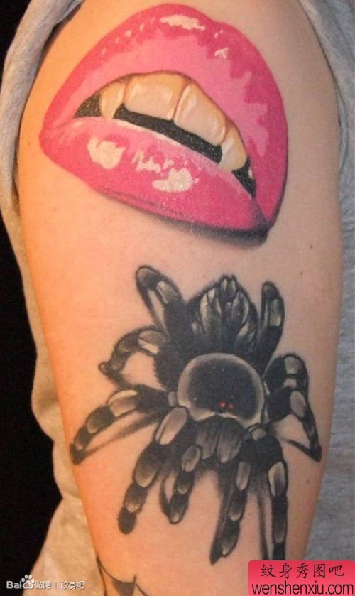 男性手臂唯美的唇印纹身图案