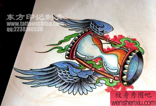 流行经典的一幅沙漏翅膀纹身手稿