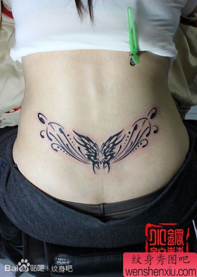 美女腰部唯美流行的蝴蝶腰花纹身图案