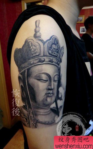经典流行的手臂石雕佛头纹身图案