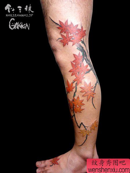 腿部帅气经典的彩色枫叶纹身图案