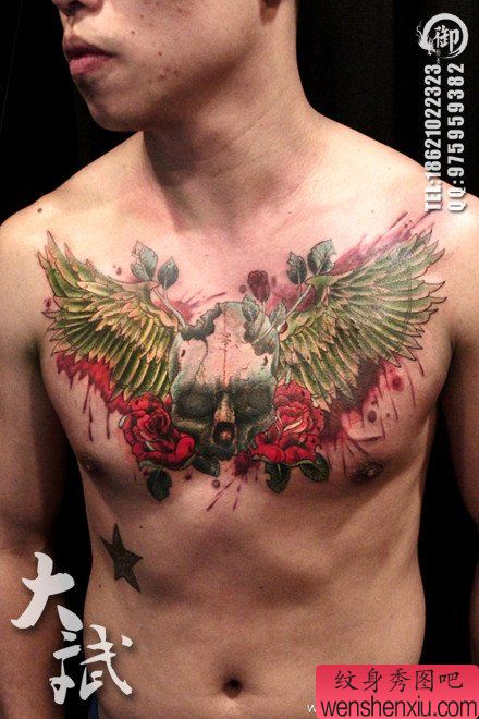 前胸流行霸气的翅膀与骷髅纹身图案