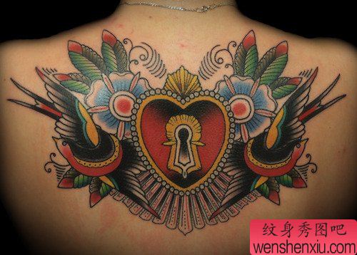 背部流行的old school爱心锁纹身图案