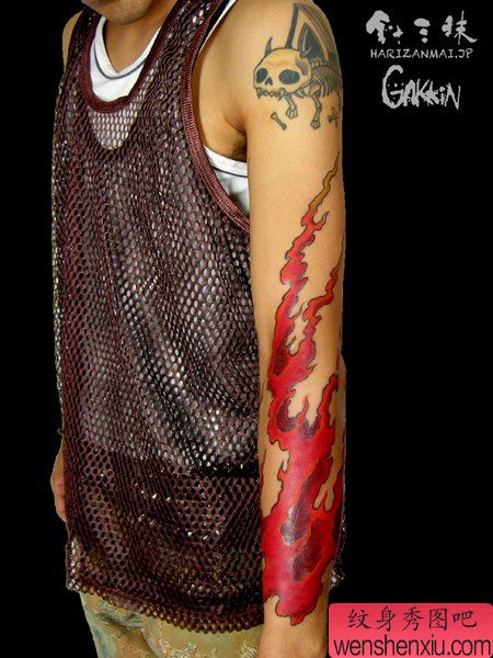 手臂精美帅气的火焰纹身图案