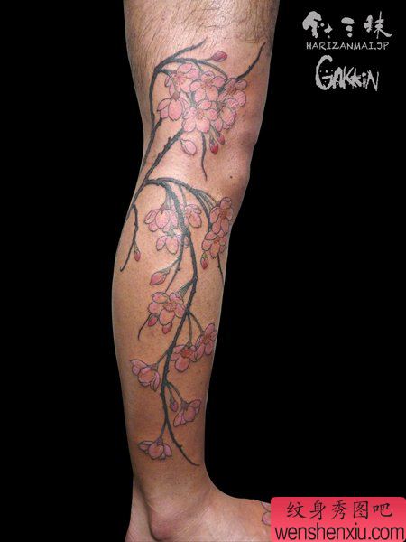 男性腿部唯美流行的桃花纹身图案