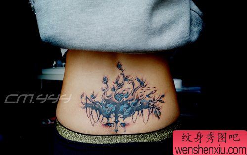 美女腰部流行好看的小树纹身图案