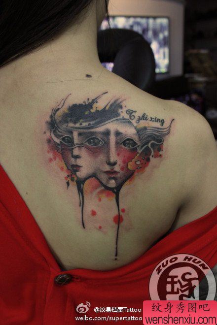 女生后背好看流行的面具纹身图案