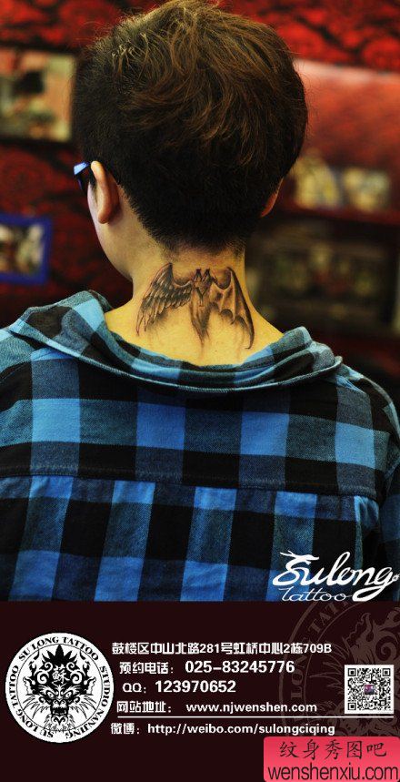 颈部流行的一般天使一般恶魔翅膀纹身图案