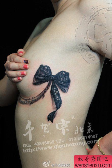 诱人流行的美女胸部蕾丝蝴蝶结纹身图案