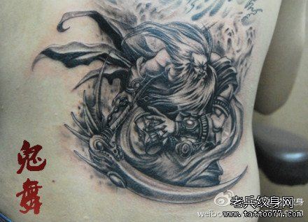 腰部超酷的冥王哈迪斯纹身图案