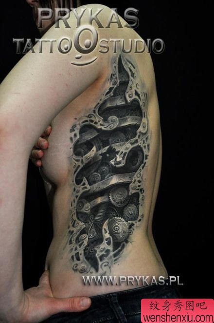 美女侧腰超酷的机械纹身图案