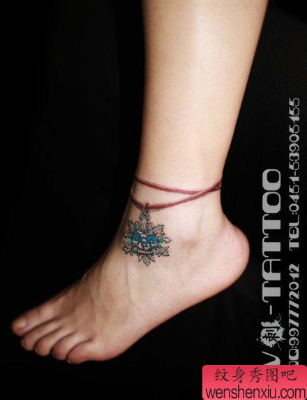 女生脚腕精美的雪花脚链纹身图案