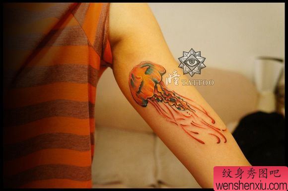 手臂唯美流行的水母纹身图案