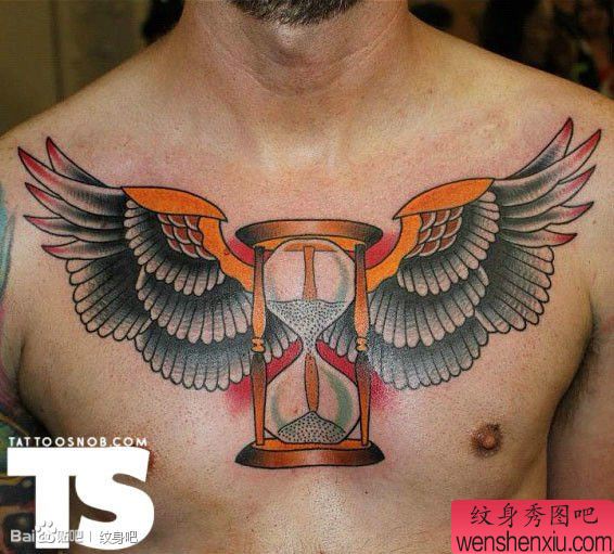 男性前胸经典帅气的猫头鹰纹身图案