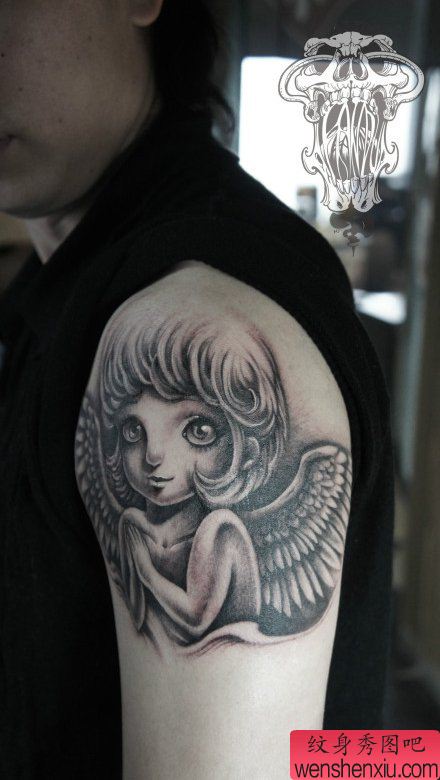 男性手臂可爱的小天使纹身图案