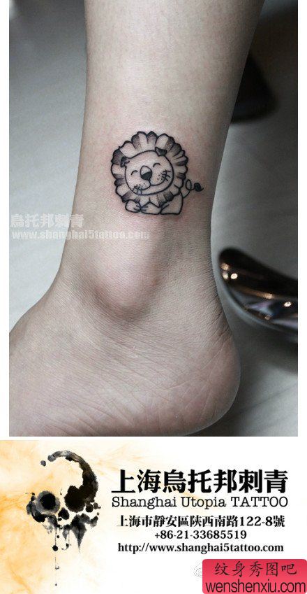 女生脚踝处可爱的小狮子纹身图案