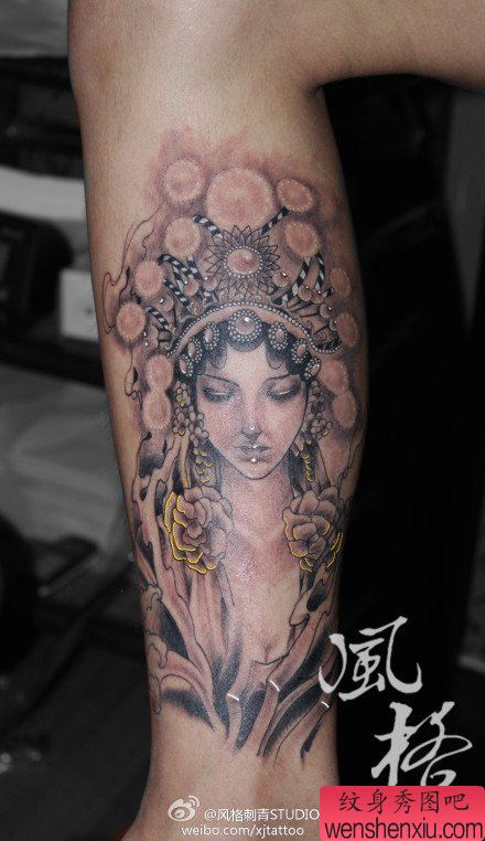 腿部唯美流行的花旦纹身图案