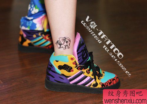 美女腿部精美可爱的小象纹身图案