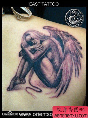 后背漂亮唯美的天使翅膀纹身图案