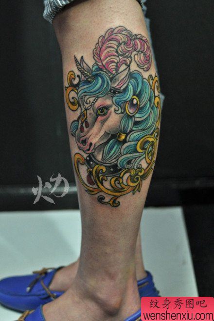 腿部经典漂亮的独角兽纹身图案