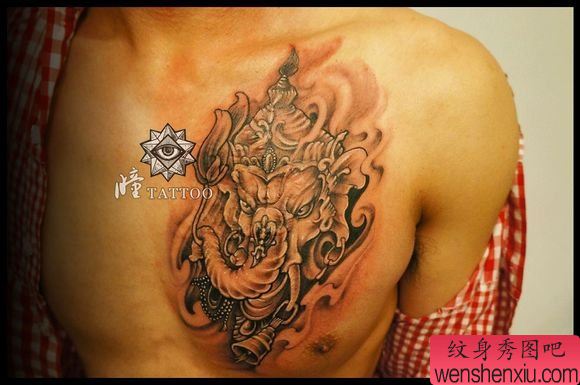 男性前胸帅气凶悍的象神纹身图案