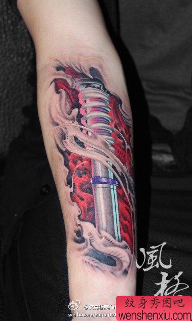 手臂超酷经典的机械臂纹身图案