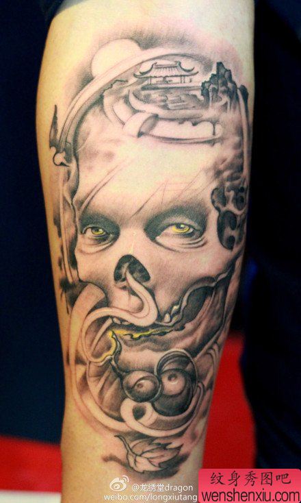 经典写实的黑灰骷髅纹身图案