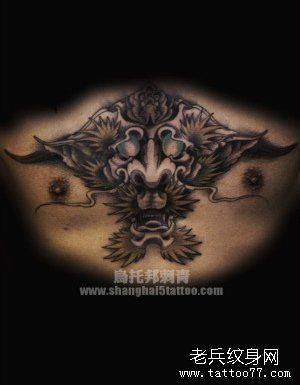 男性前胸霸气超酷的龙头纹身图案