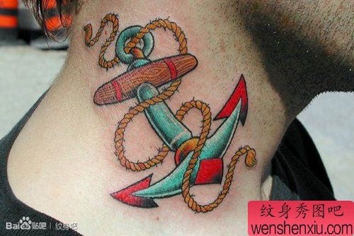 男生脖子流行经典的船锚纹身图案