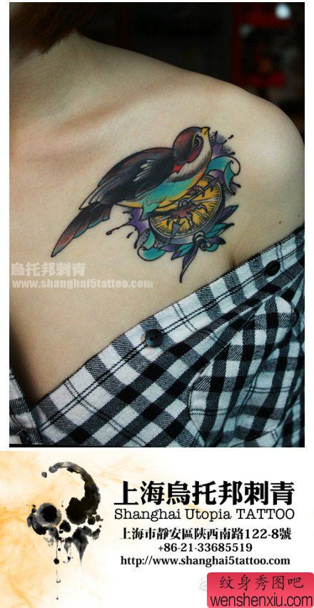 女生肩膀处小燕子纹身图案