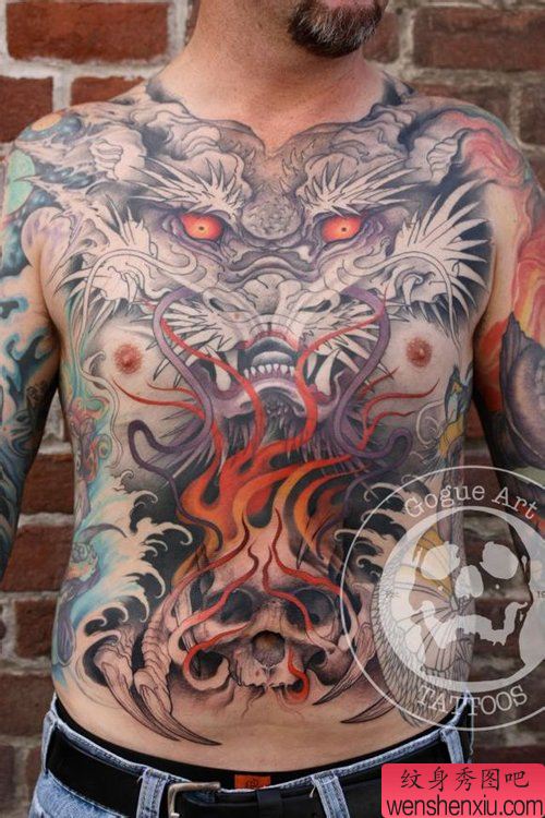男性前胸超酷霸气的龙头纹身图案