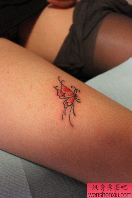 美女腿部小巧可爱的蝴蝶纹身图案
