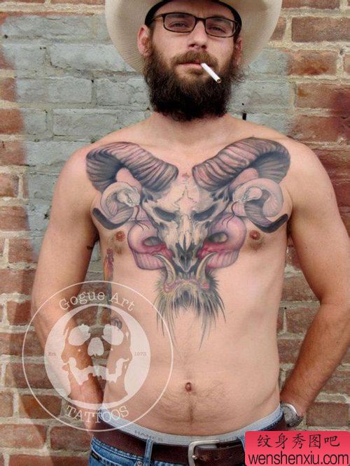 男性前胸霸气超酷的羊头纹身图案