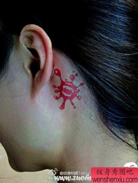 女生耳部水滴牙印纹身图案