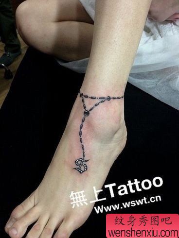 美女脚腕小巧流行的脚链纹身图案