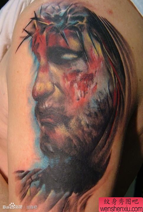 一幅受难经典的耶稣肖像纹身图案