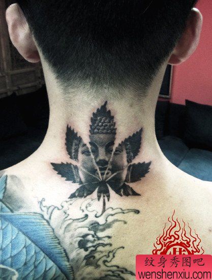 超酷的颈部一幅大麻叶佛头纹身图案
