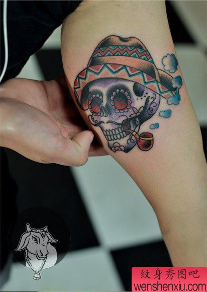 手臂内侧流行经典的school骷髅纹身图案