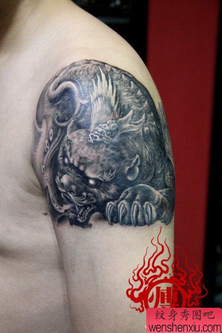 男性手臂帅气超酷的神兽貔貅纹身图案