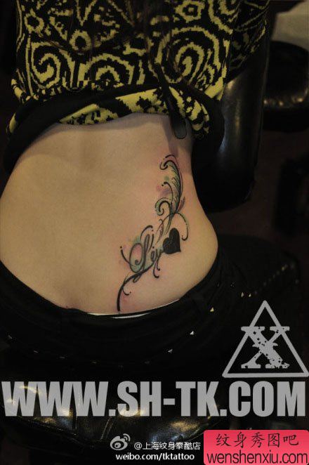 美女腰部精美流行的图腾藤蔓纹身图案