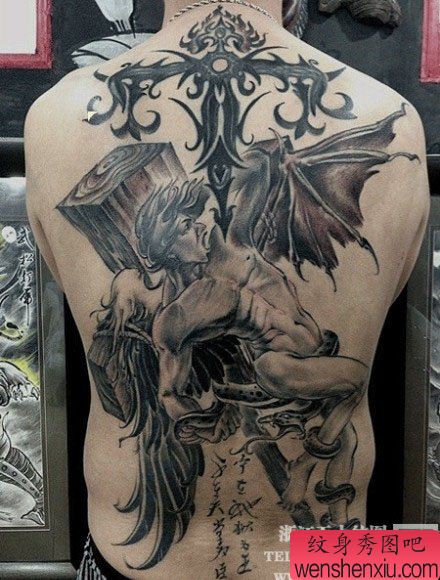 男性后背经典的满背智天使纹身图案