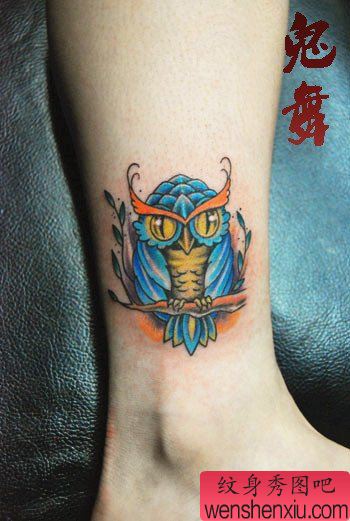 女生腿部流行流行的小猫头鹰纹身图案