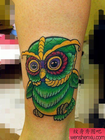 腿部流行经典的猫头鹰纹身图案
