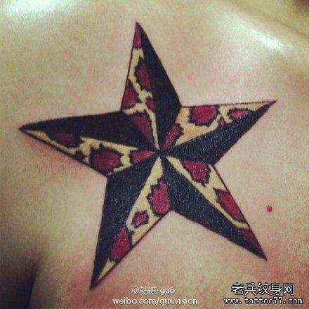 男生前胸超酷的豹纹五芒星纹身图案