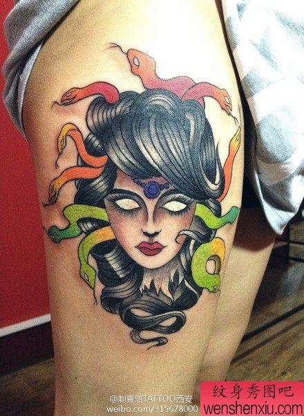 腿部超酷的一幅old school美杜莎纹身图案