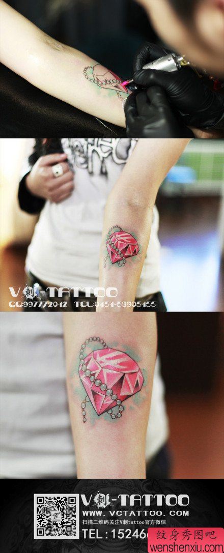 美女手臂小巧流行的彩色钻石纹身图案